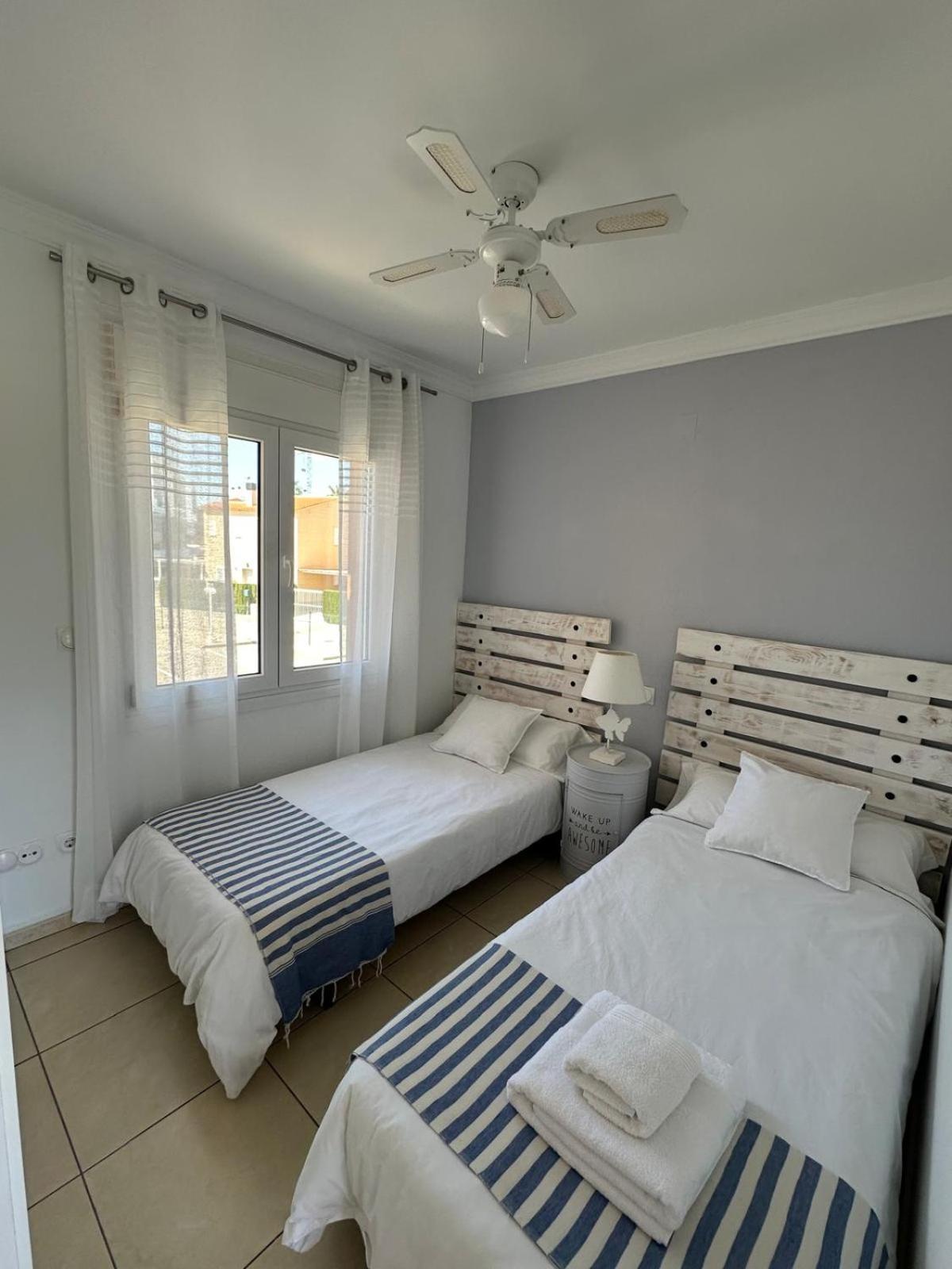 Oliva Nova Flat In Front Of Met Apartment Exterior photo